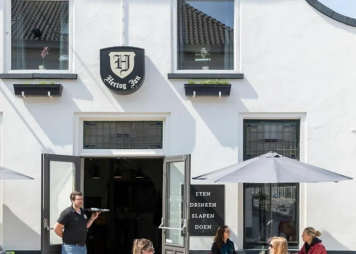 Hostel Herberg, Het Wapen Tilburg